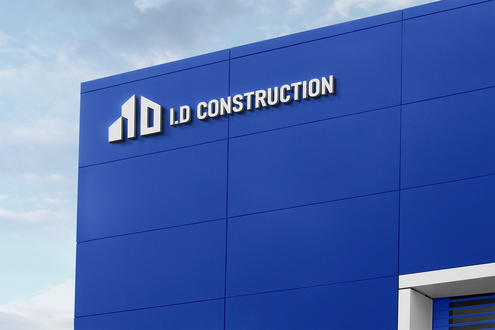 Вывеска I.D Construction на фасаде здания